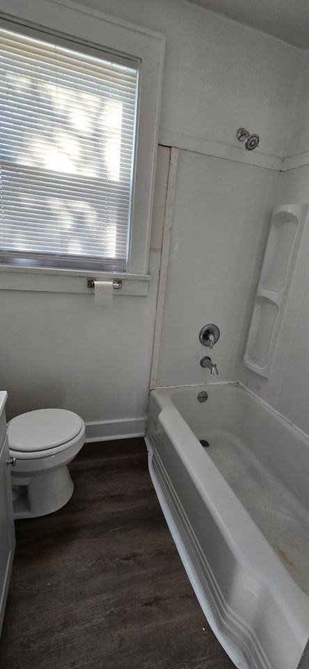 2620 Woodlawn Ave - Photo 3 of 7