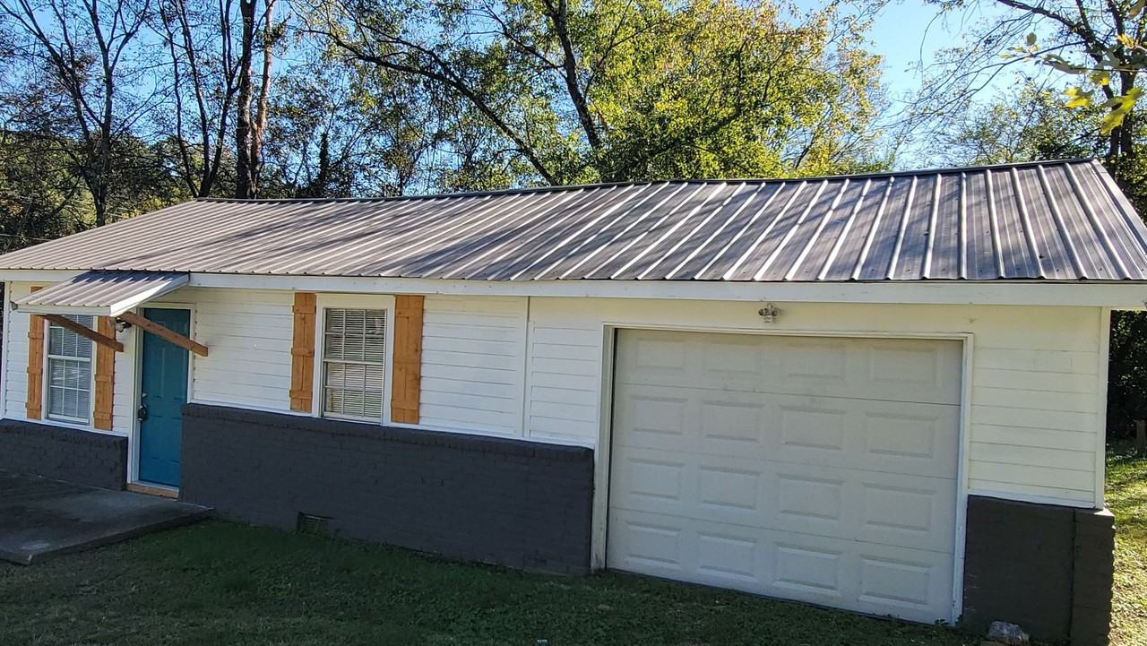 832 Mcroy Dr - Photo 2 of 12