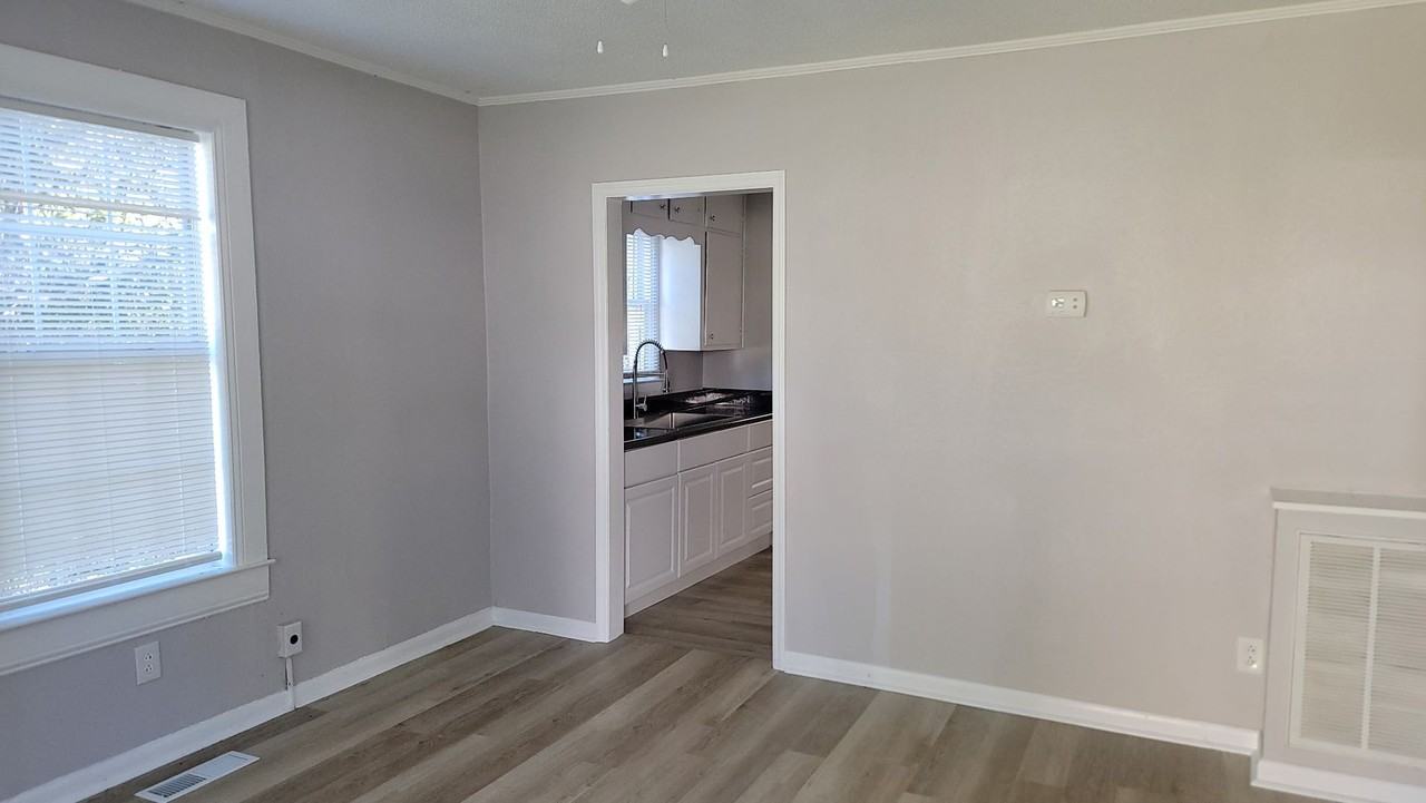 832 Mcroy Dr - Photo 3 of 12