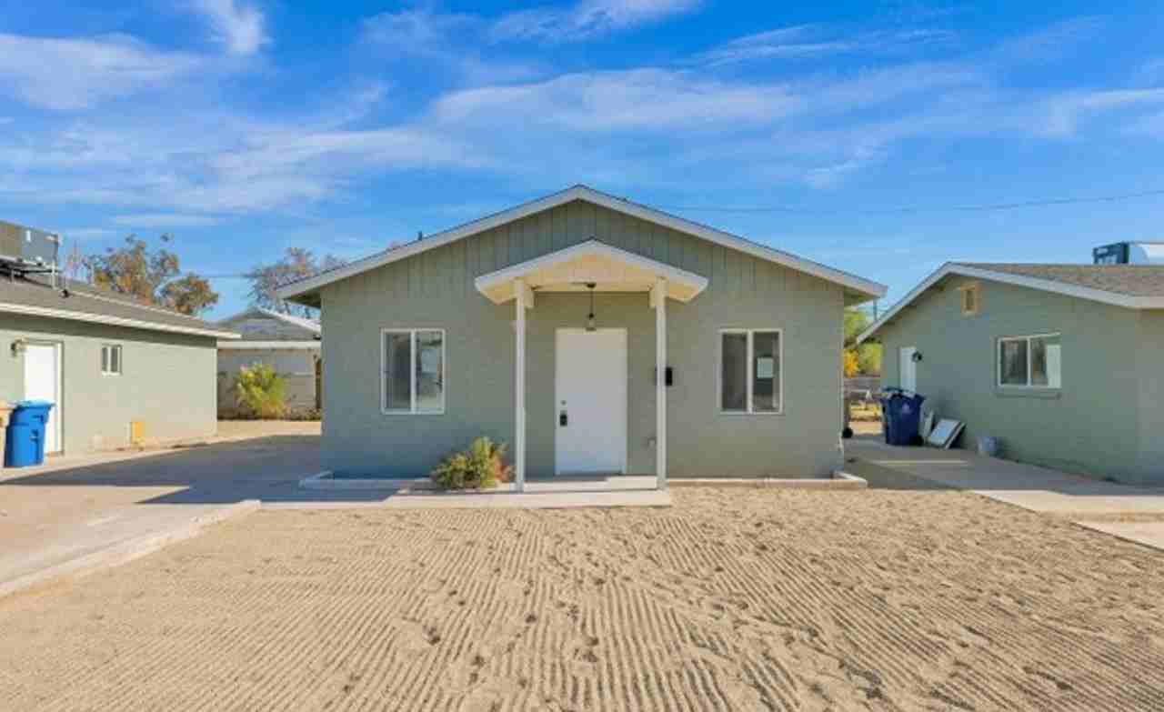 Newly Renovated 2 Bedroom, 1 Bath, with Stainless Appliances! - Photo 7 of 44