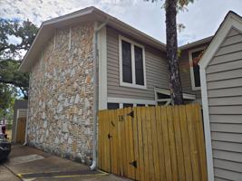 featured image of 2101 Barak Ln #18