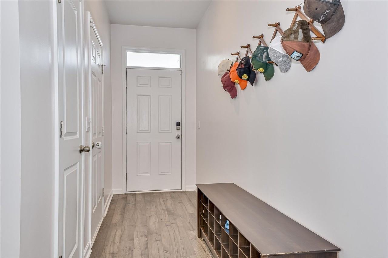 5112 Captain Drive - Photo 3 of 43