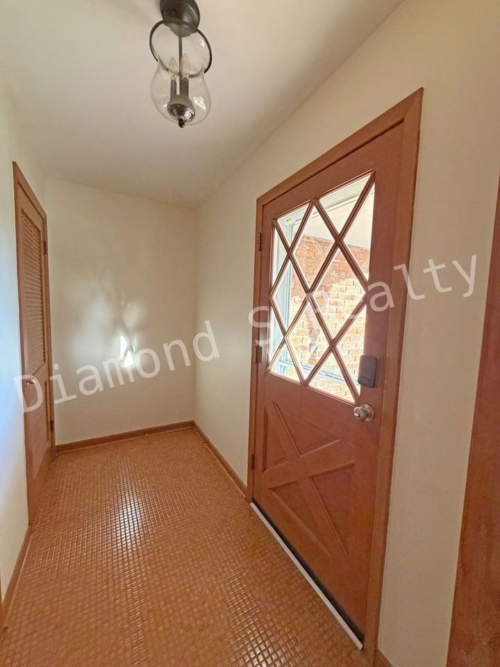 1961 E Woodland St - Photo 3 of 28