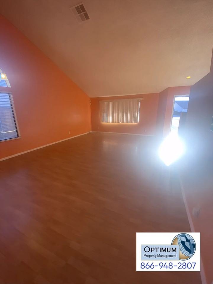 12284 Cobblestone Cir - Photo 3 of 31