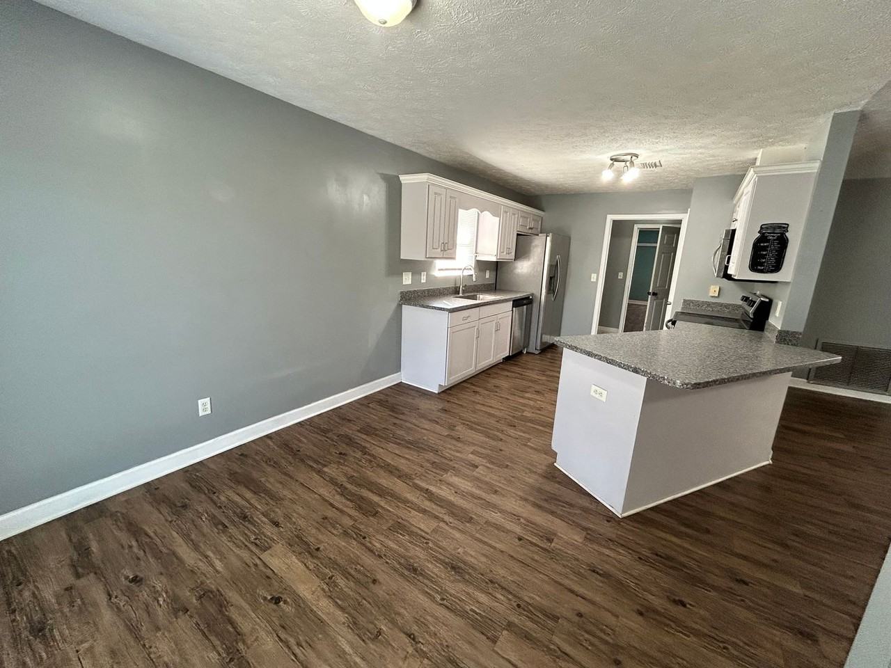 6201 Ivy Rd - Photo 3 of 16