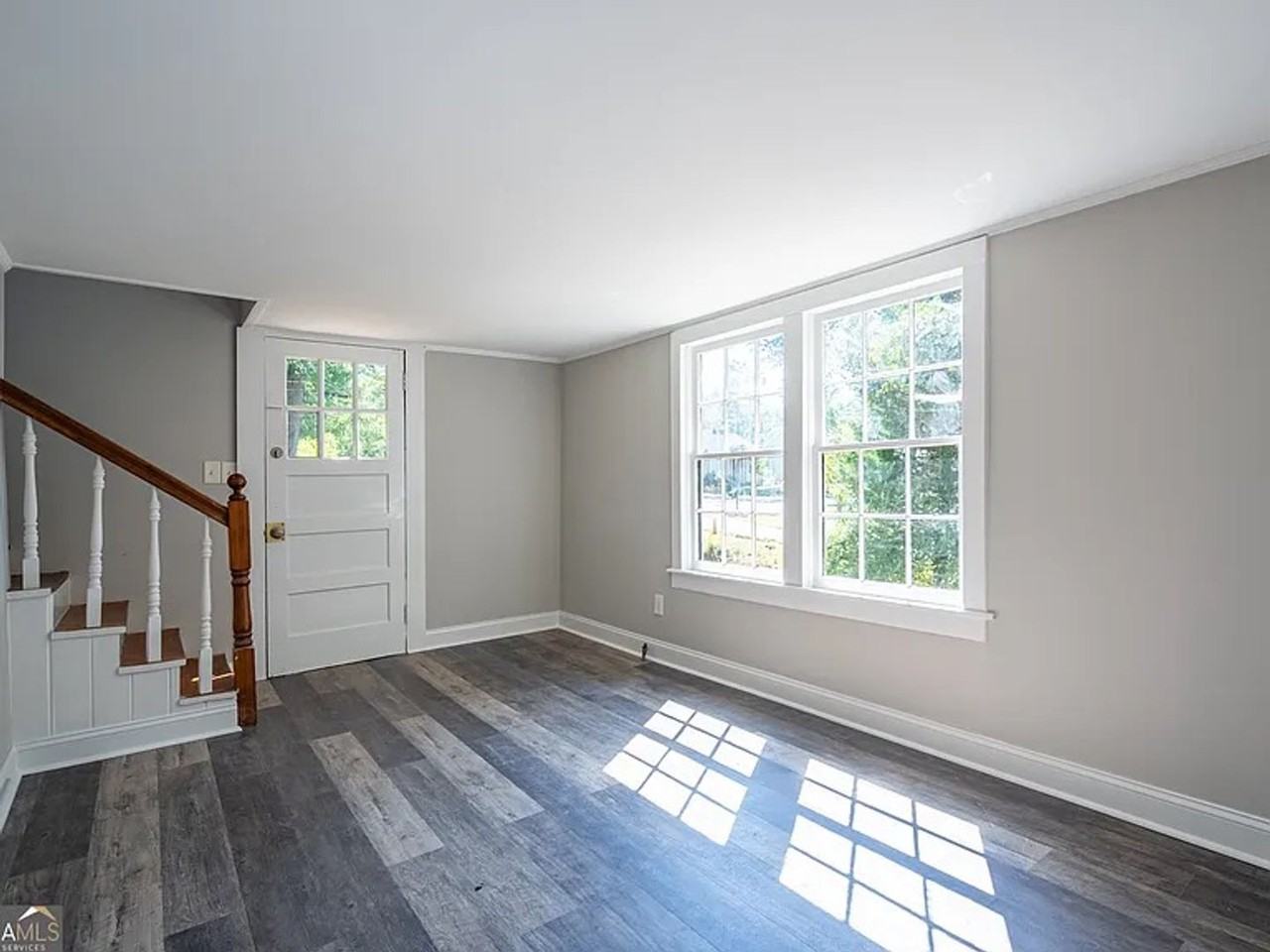 7 Raymond Avenue - Photo 4 of 18