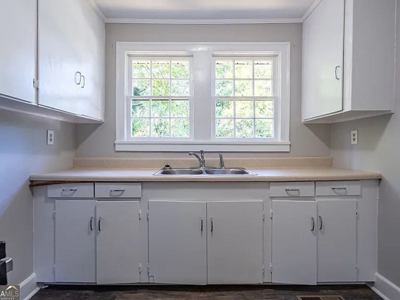 7 Raymond Avenue - Photo 7 of 18