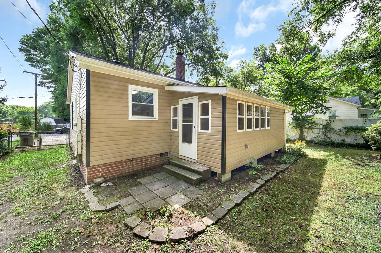 931 Jackson St - Photo 3 of 24