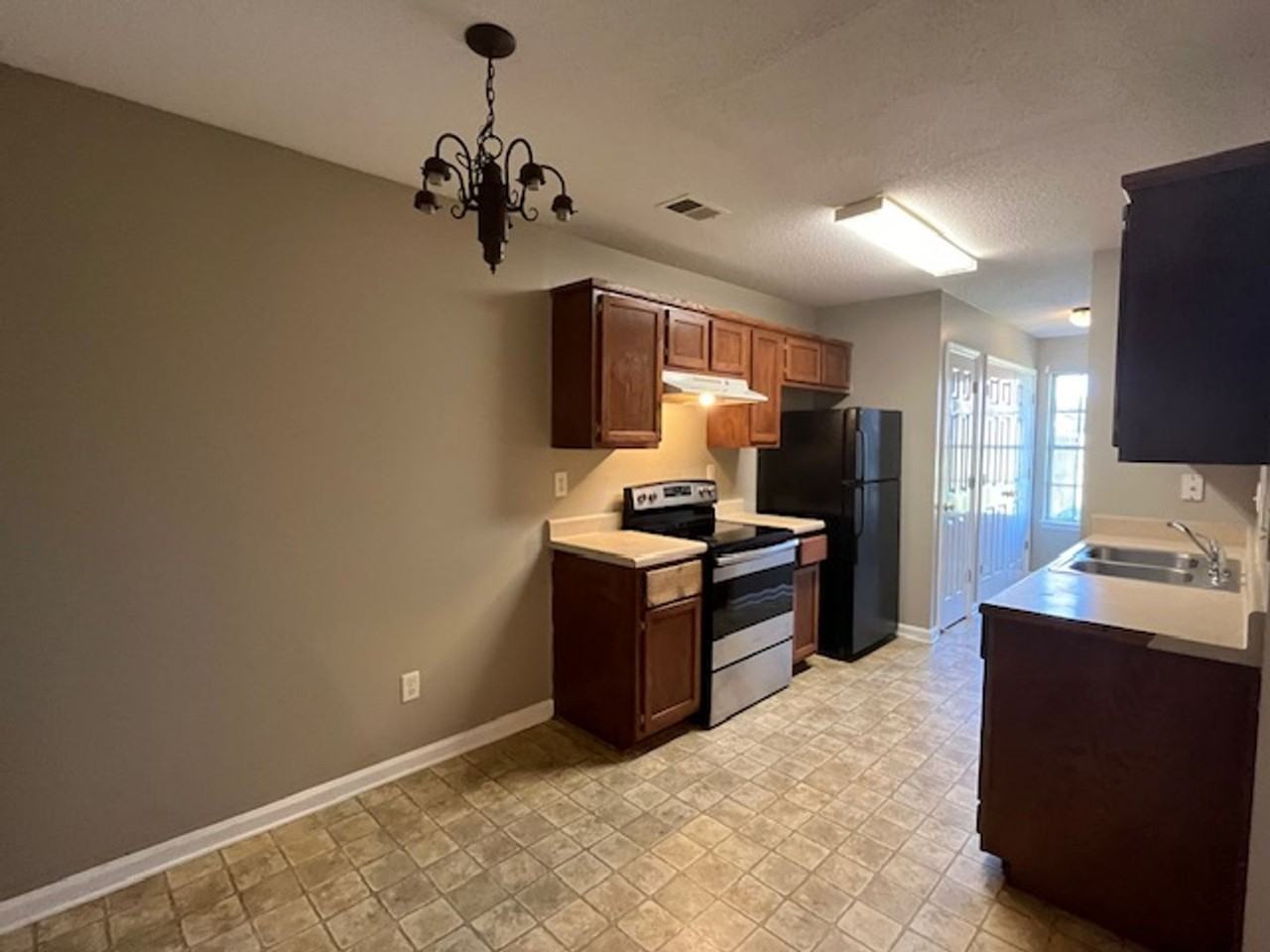 7255 Illinois Central Ave - Photo 2 of 12