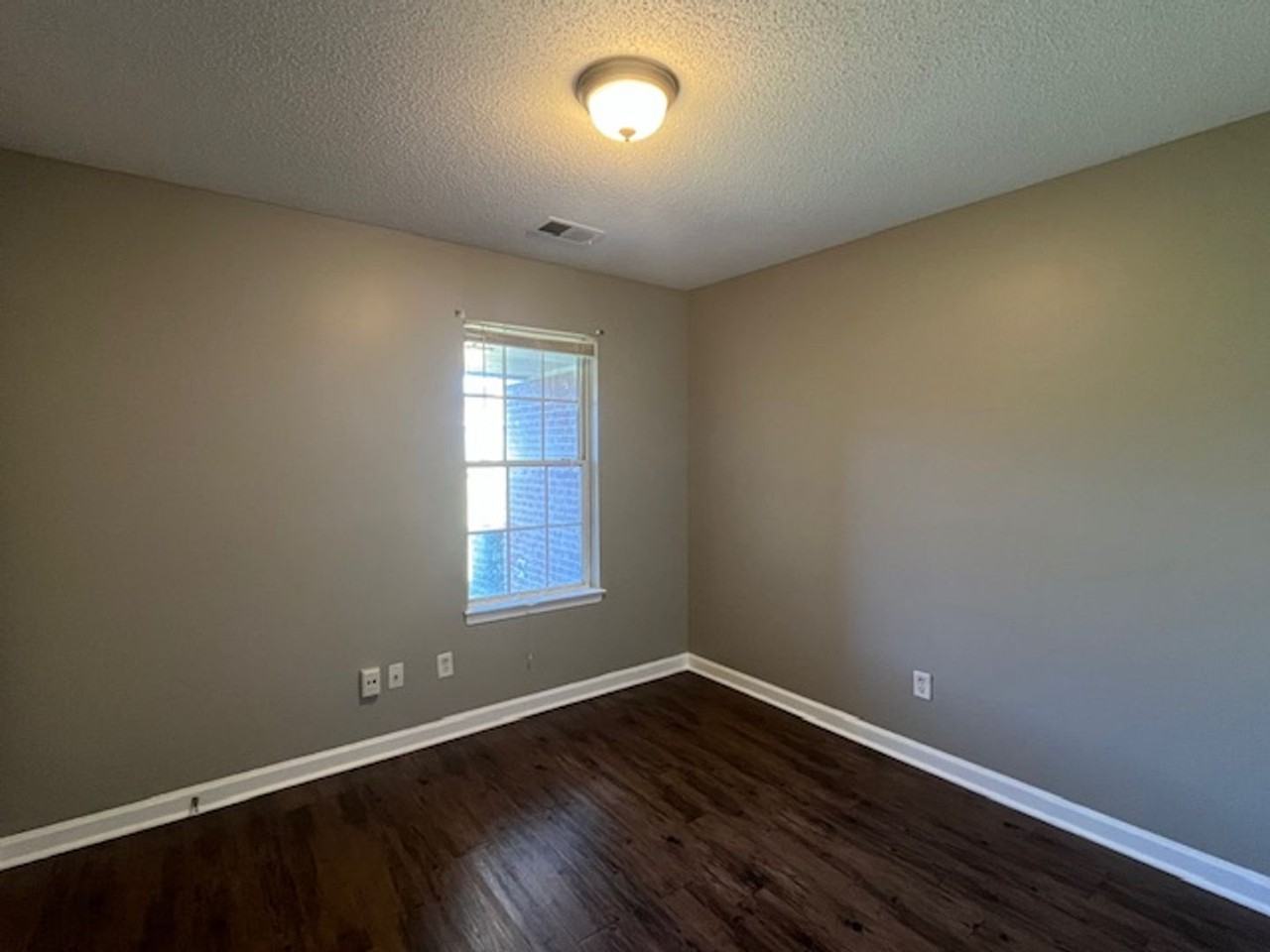 7255 Illinois Central Ave - Photo 5 of 12