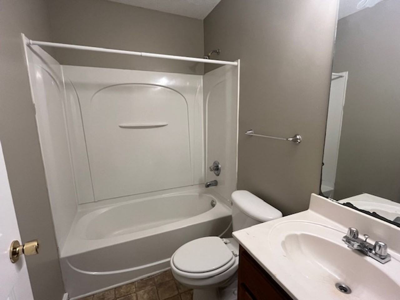 7255 Illinois Central Ave - Photo 6 of 12