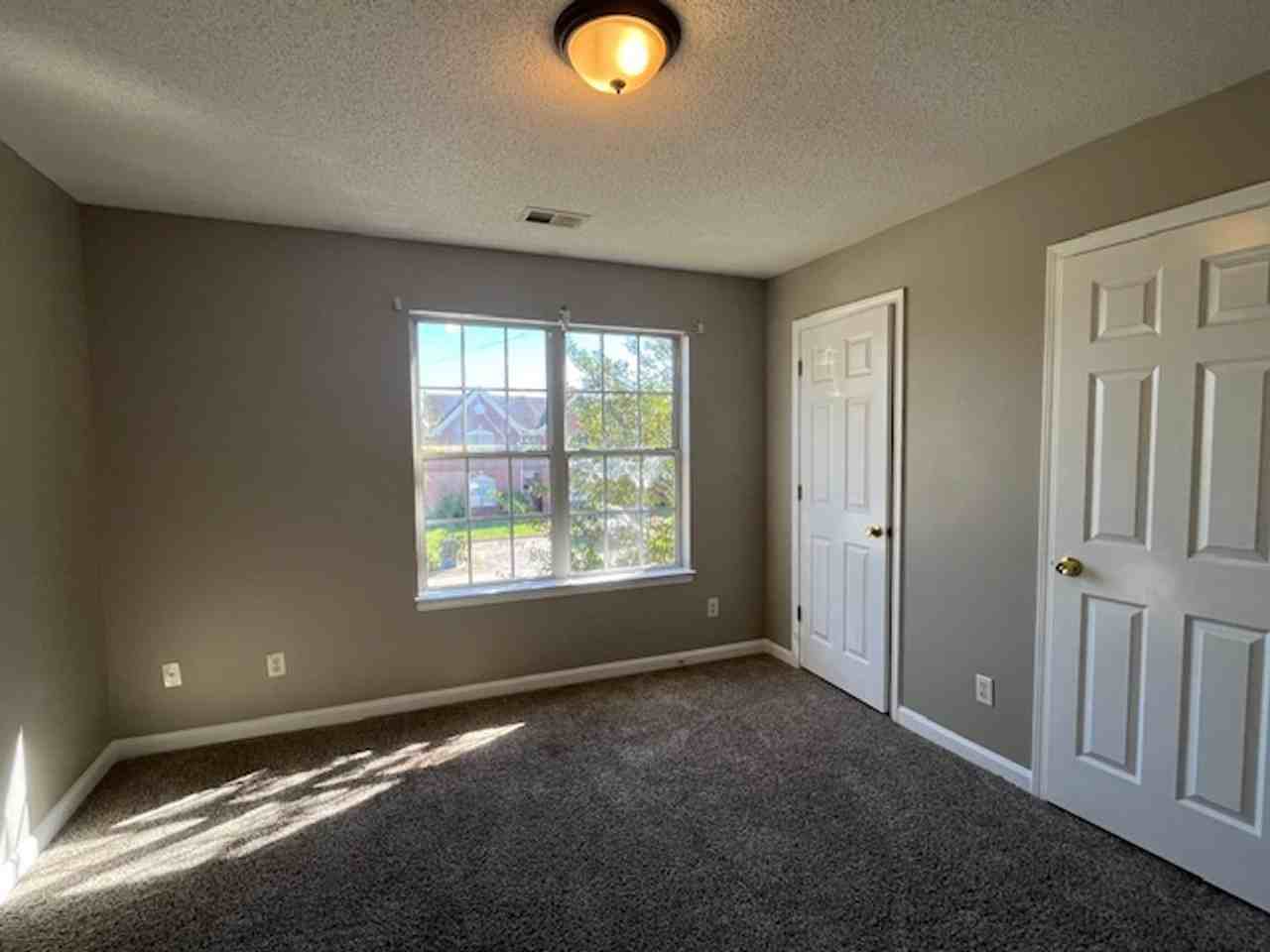 7255 Illinois Central Ave - Photo 7 of 12