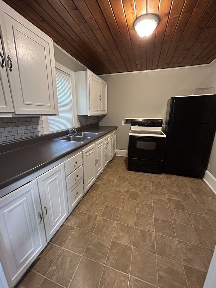 501 East Washington Street - Photo 3 of 15