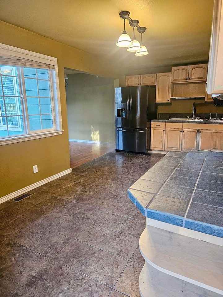 216 Tyler Way - Photo 2 of 14