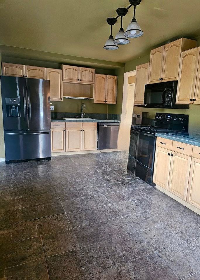 216 Tyler Way - Photo 3 of 14