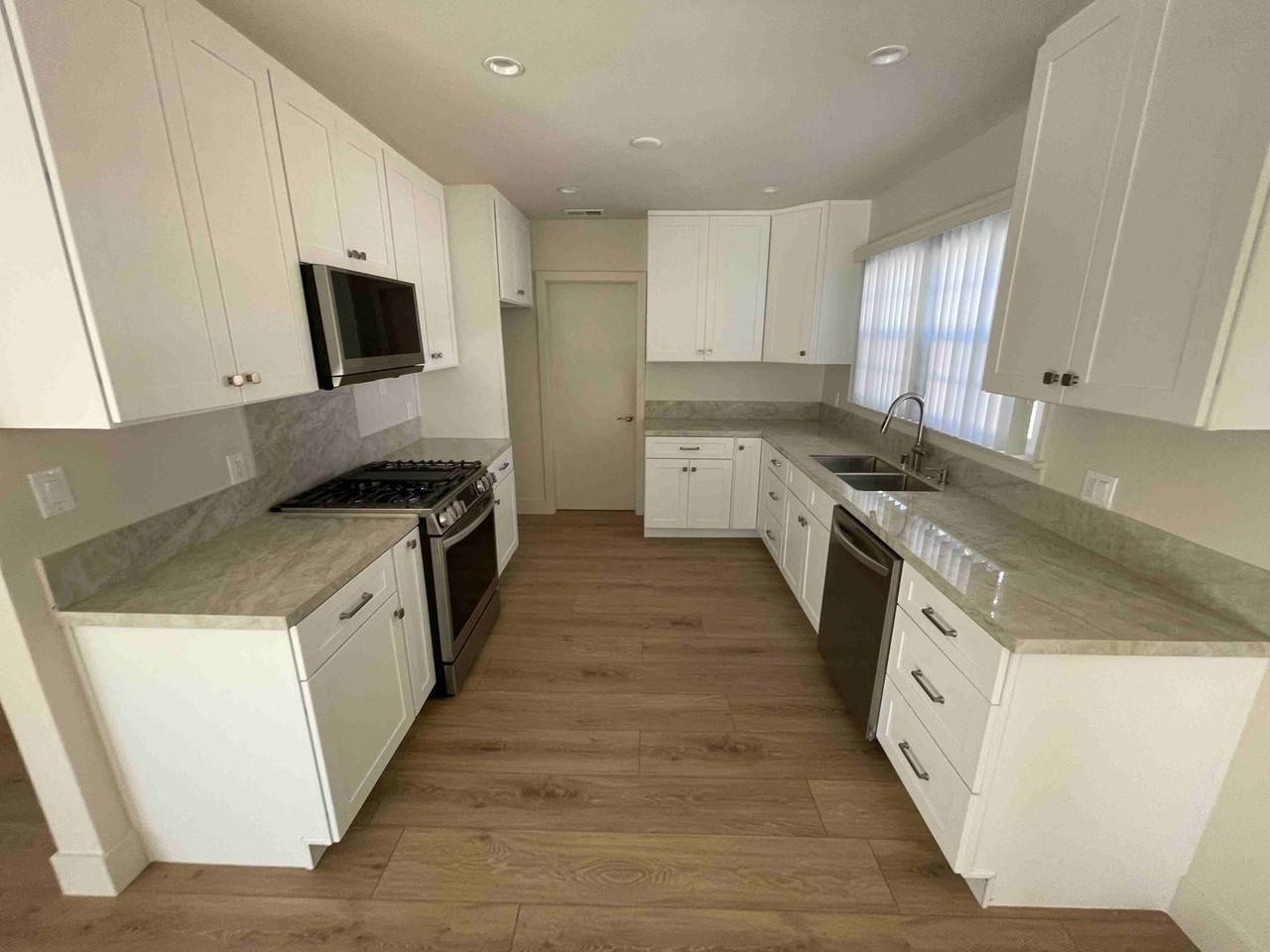 23700 Tiara St - Photo 2 of 24