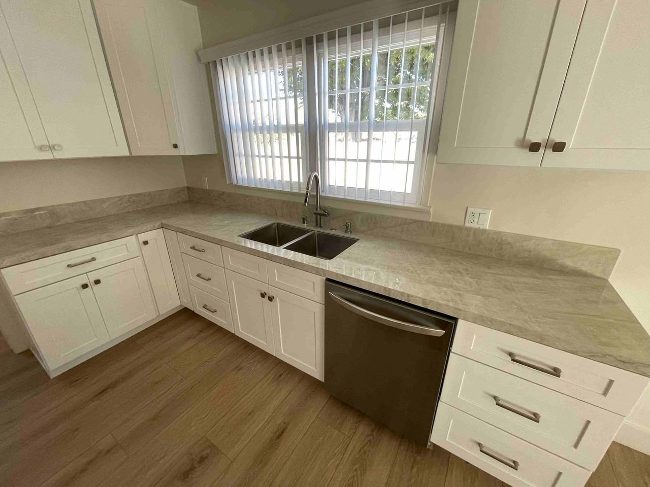 23700 Tiara St - Photo 4 of 24