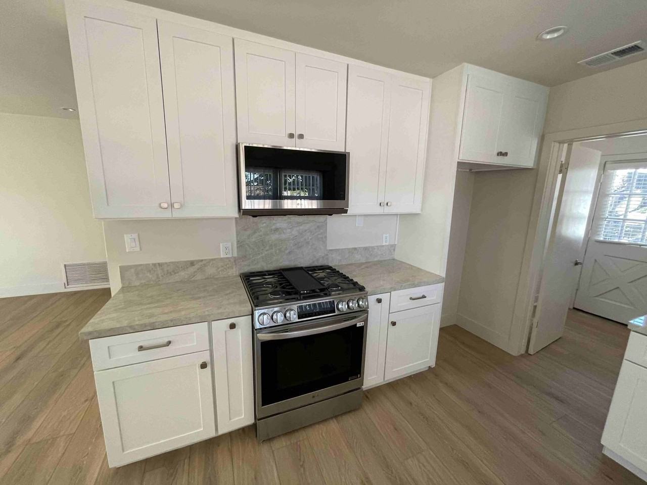 23700 Tiara St - Photo 5 of 24