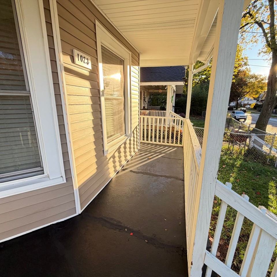 1023 Sigsbee St Se - Photo 4 of 25