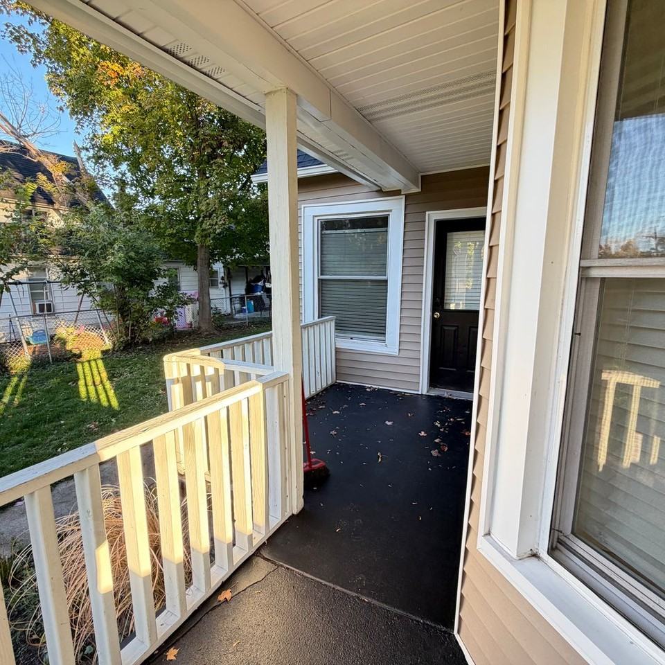 1023 Sigsbee St Se - Photo 5 of 25