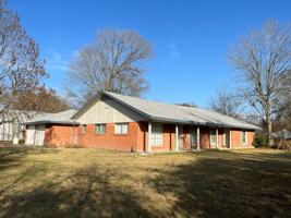 featured image of 1942 Center St