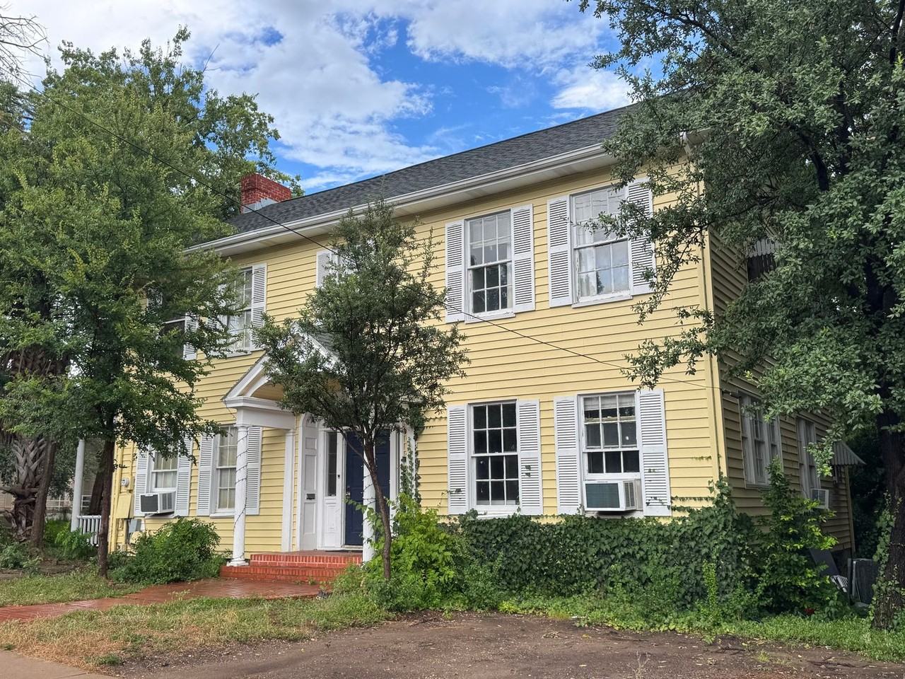 1101 W 22nd St - Photo 2 of 27