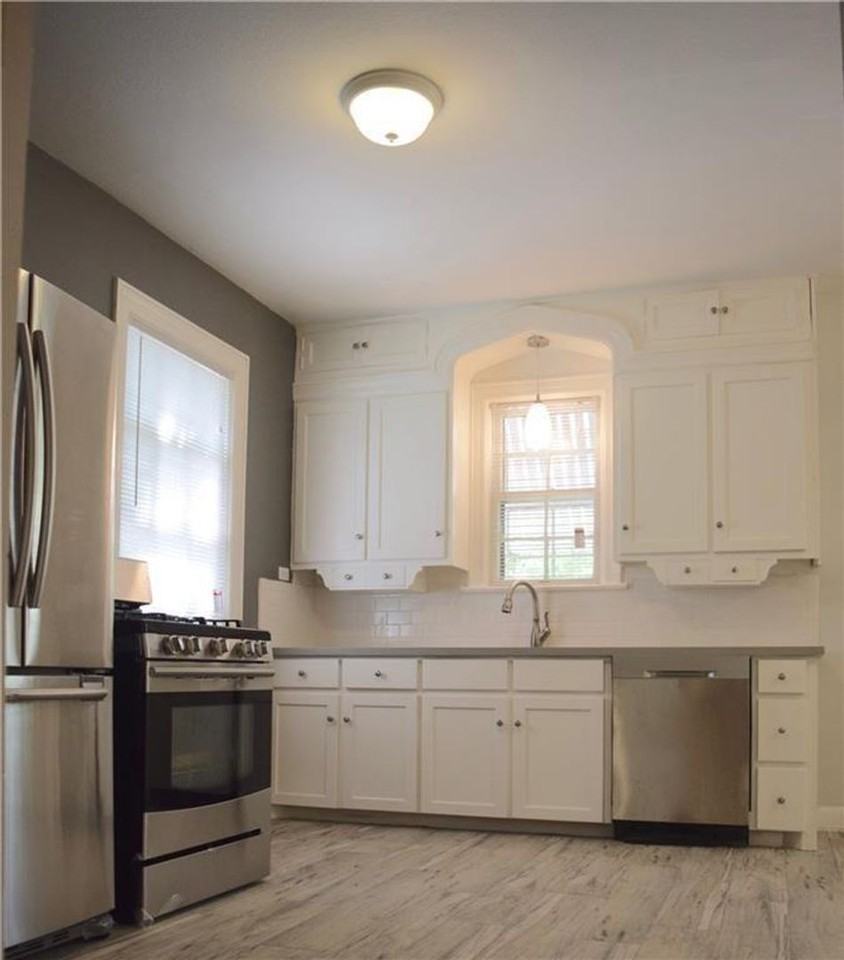 1101 W 22nd St - Photo 4 of 27