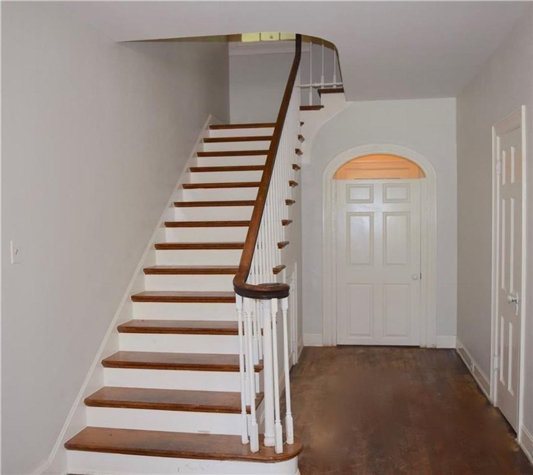 1101 W 22nd St - Photo 6 of 27