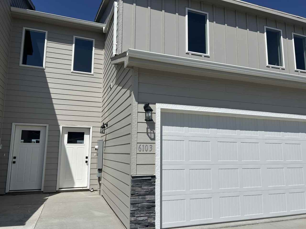 6103 S Alki Pl - Photo 2 of 32