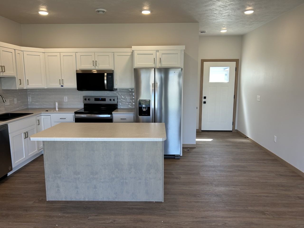 6103 S Alki Pl - Photo 3 of 32