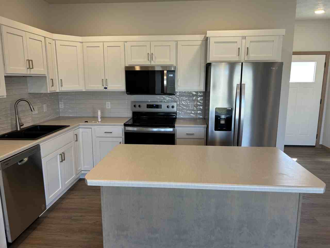 6103 S Alki Pl - Photo 7 of 32