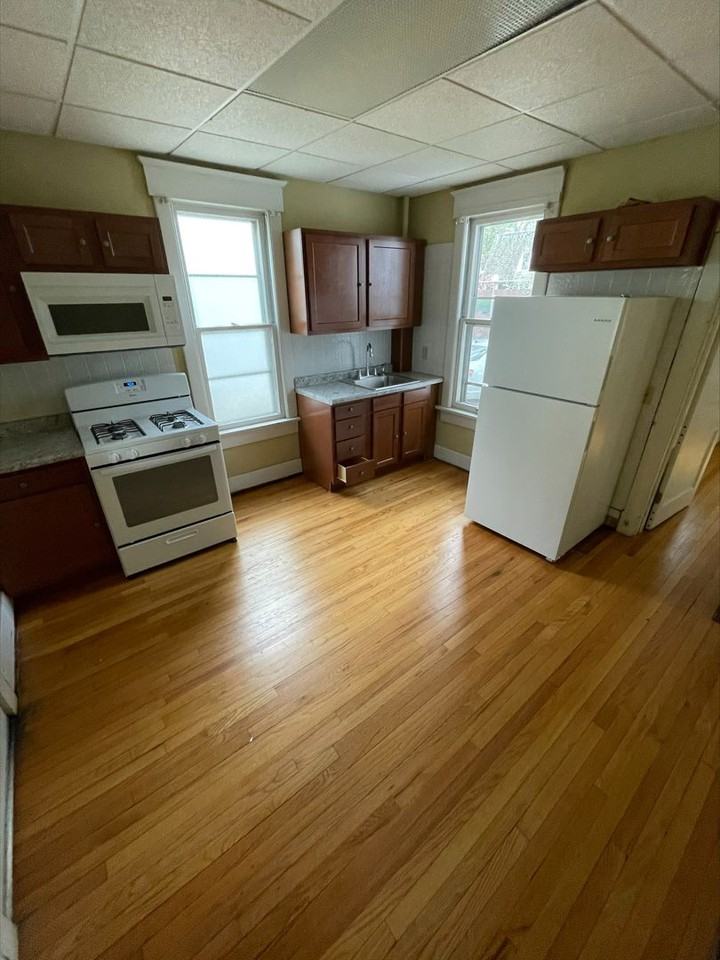 606 W Iowa St - Photo 2 of 6