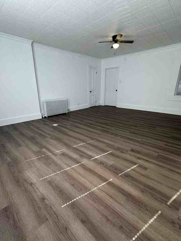 565 W Market St - Photo 3 of 16