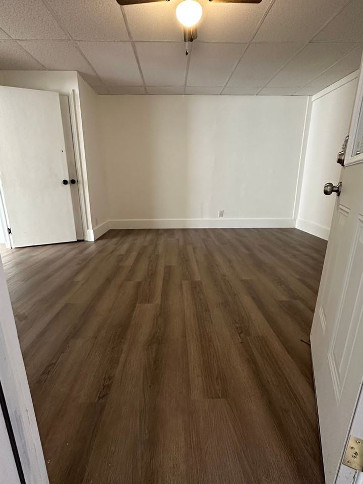 565 West Market Street - Photo 6 of 24