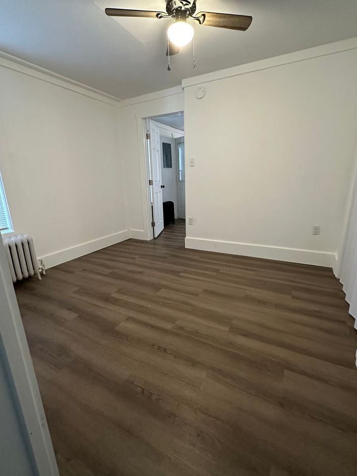 565 West Market Street - Photo 7 of 24