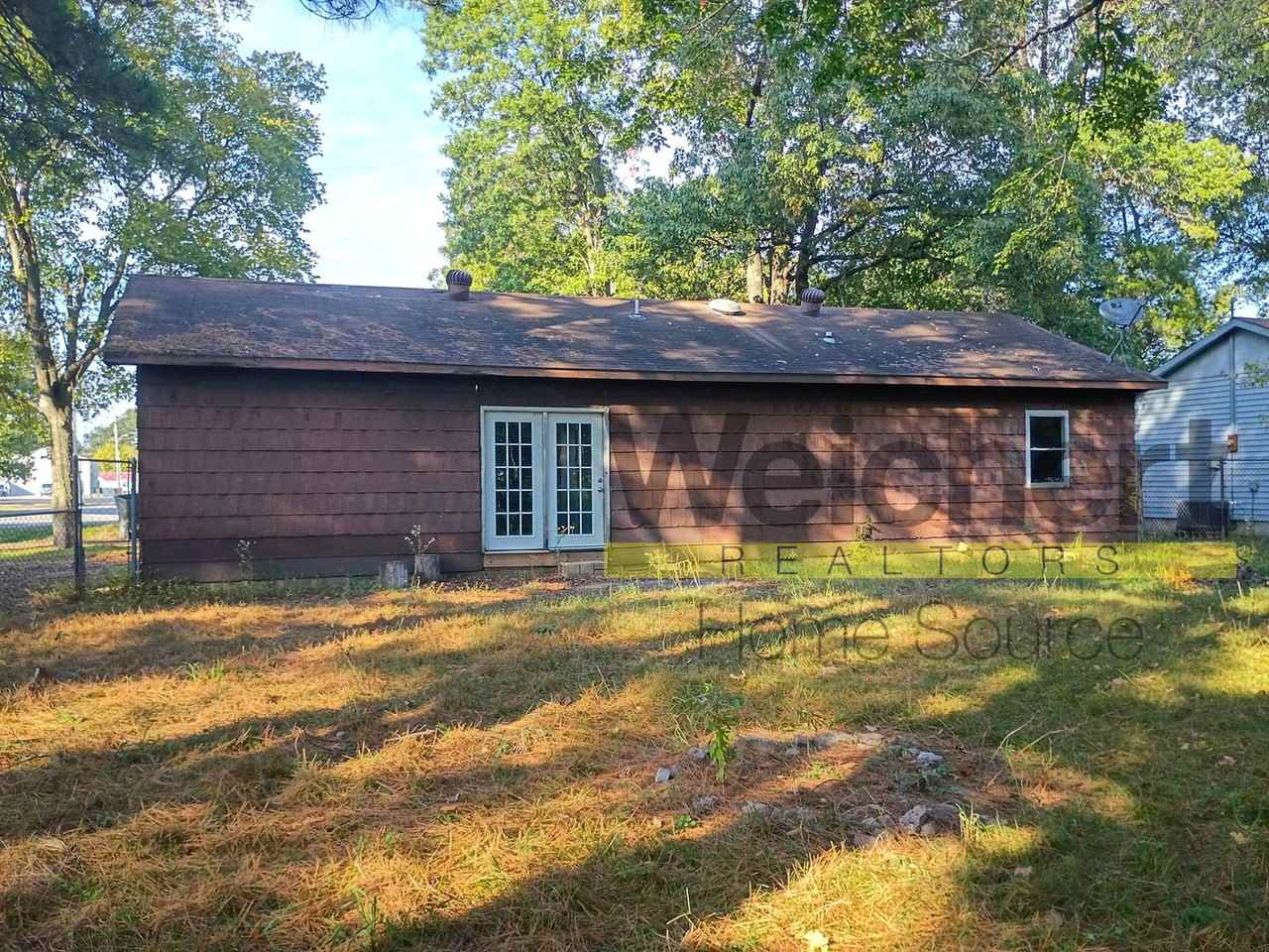 420 E Locust St - Photo 2 of 11