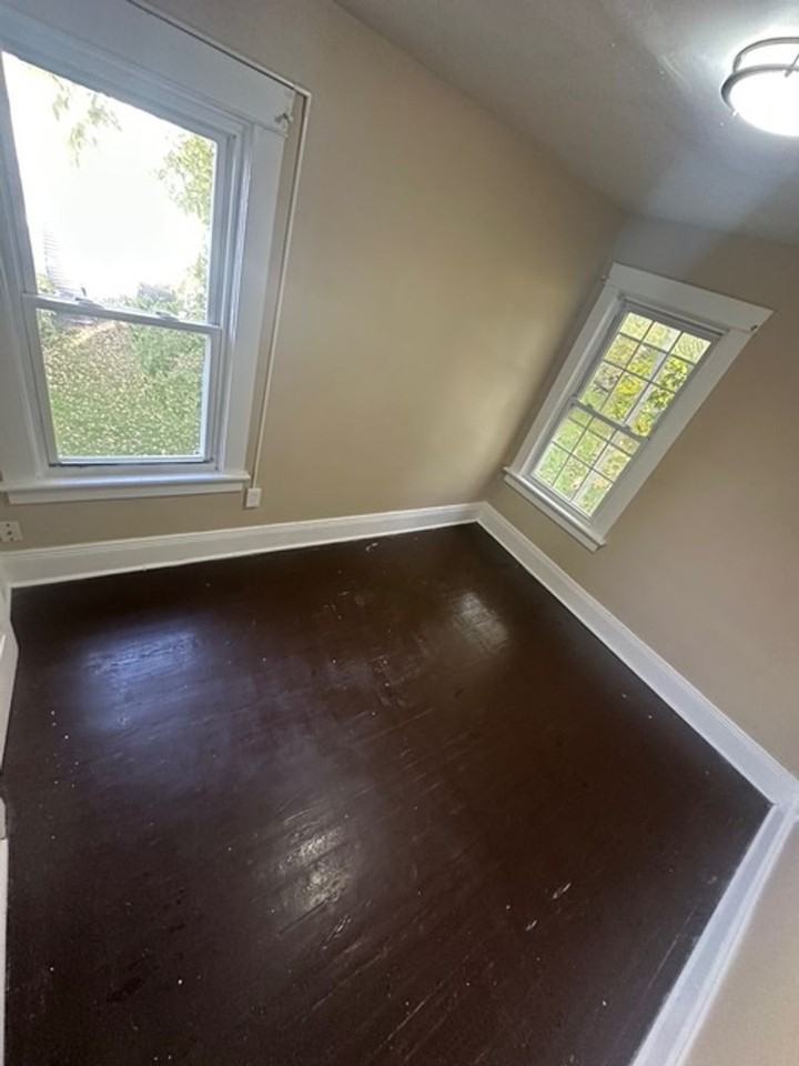 180 Peck St - Photo 2 of 15