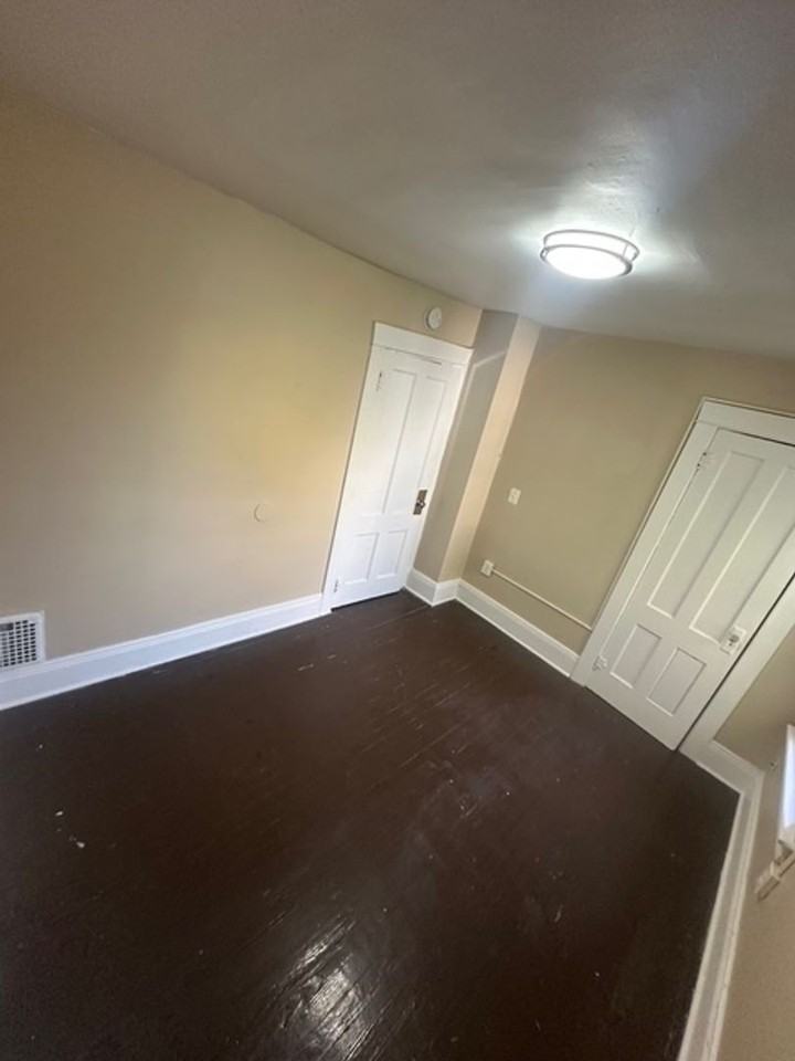 180 Peck St - Photo 3 of 15
