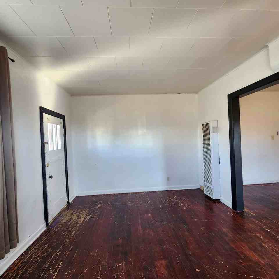 312 W Aluminum St - Photo 3 of 8