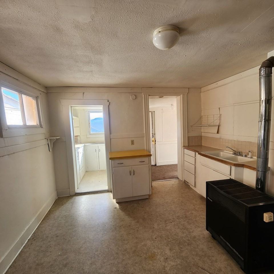 312 W Aluminum St - Photo 5 of 8