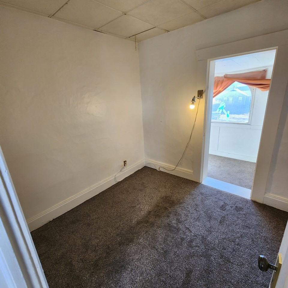 312 W Aluminum St - Photo 7 of 8