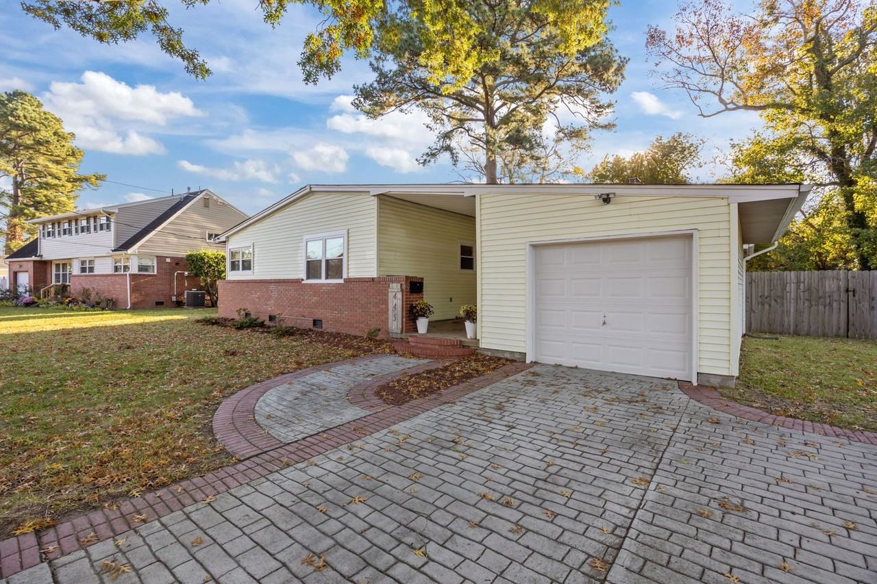 445 Pepper Mill Ln - Photo 2 of 33