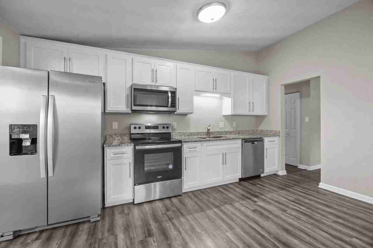 445 Pepper Mill Ln - Photo 3 of 33