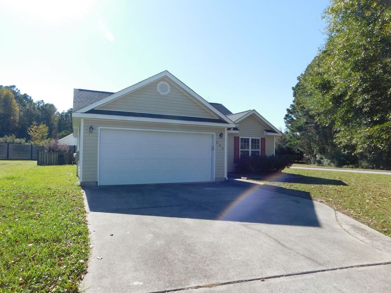 205 Sellhorn Blvd - Photo 2 of 39