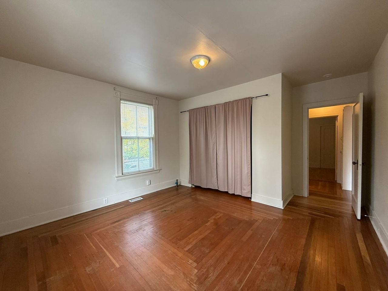 5770 26th Ave Ne - Photo 3 of 10