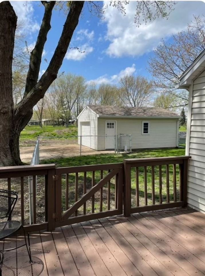 1016 Ottawa Dr - Photo 4 of 9