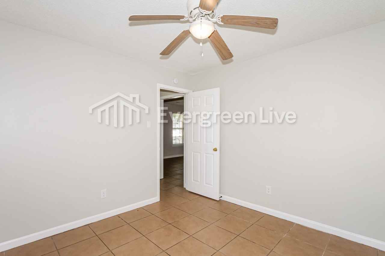 261 Gracewood St - Photo 5 of 15