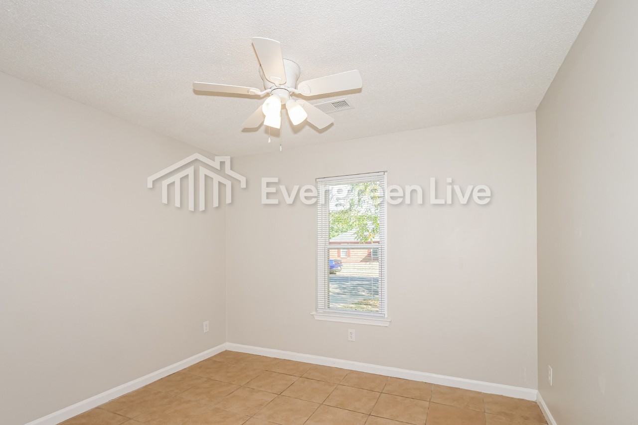 261 Gracewood St - Photo 6 of 15