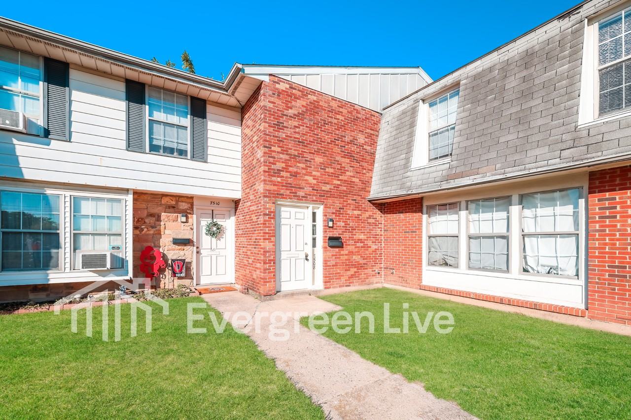 7508 Mount Whitney St - Photo 3 of 16