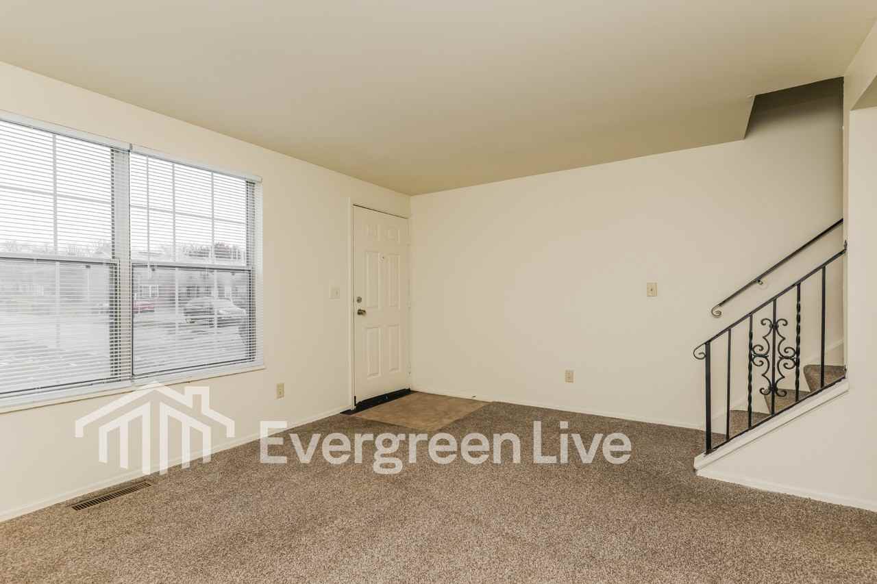 8107 Mount Aetna St - Photo 5 of 16